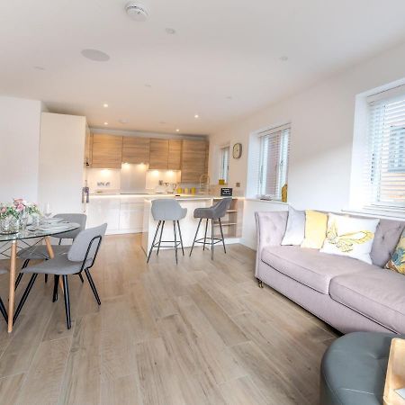 Pass The Keys Contemporary Apartment With Secure Parking Σριούσμπερι Εξωτερικό φωτογραφία