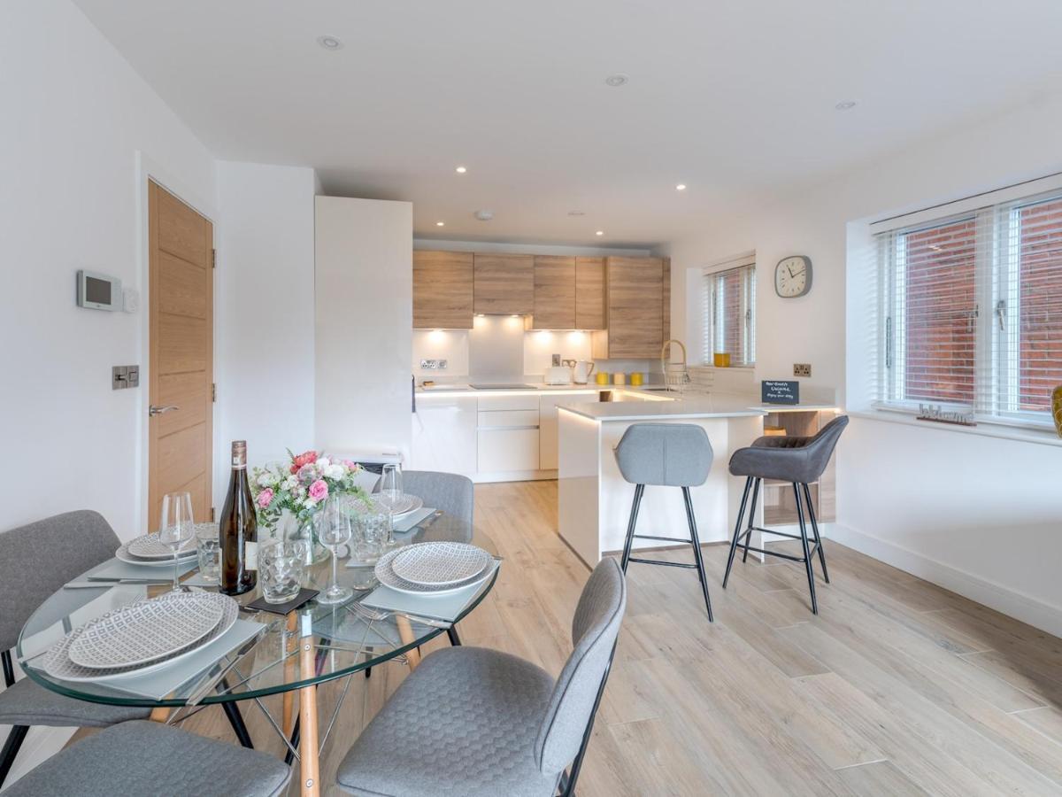Pass The Keys Contemporary Apartment With Secure Parking Σριούσμπερι Εξωτερικό φωτογραφία