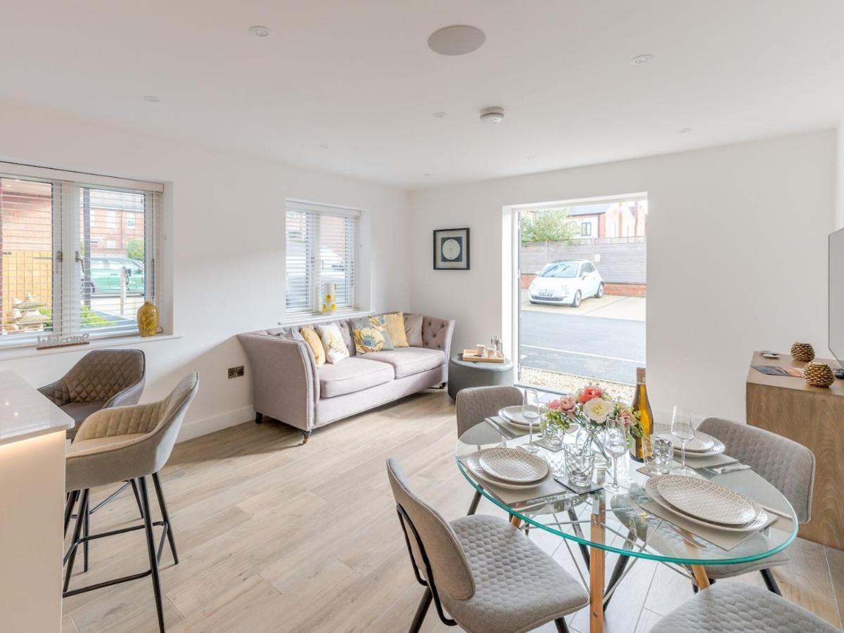Pass The Keys Contemporary Apartment With Secure Parking Σριούσμπερι Εξωτερικό φωτογραφία