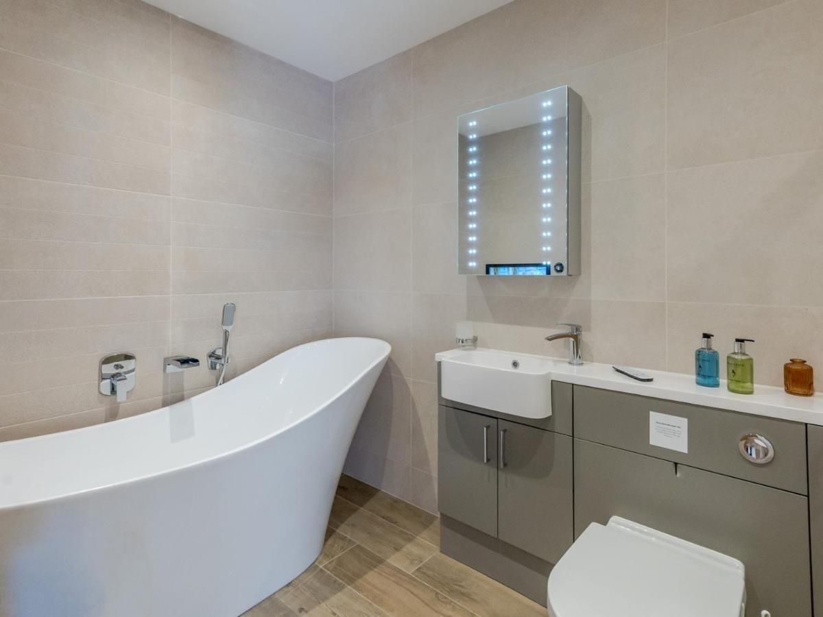 Pass The Keys Contemporary Apartment With Secure Parking Σριούσμπερι Εξωτερικό φωτογραφία