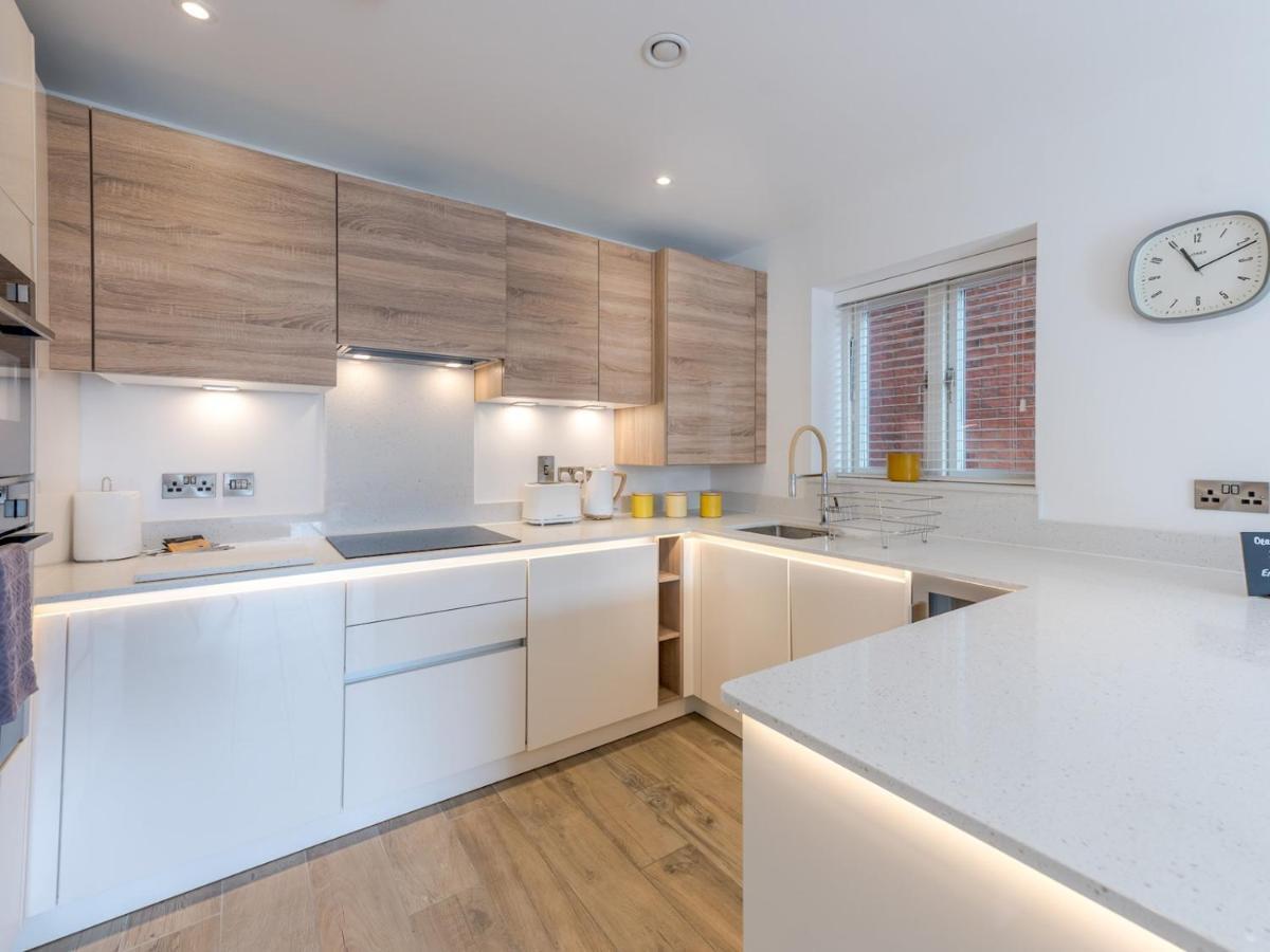 Pass The Keys Contemporary Apartment With Secure Parking Σριούσμπερι Εξωτερικό φωτογραφία