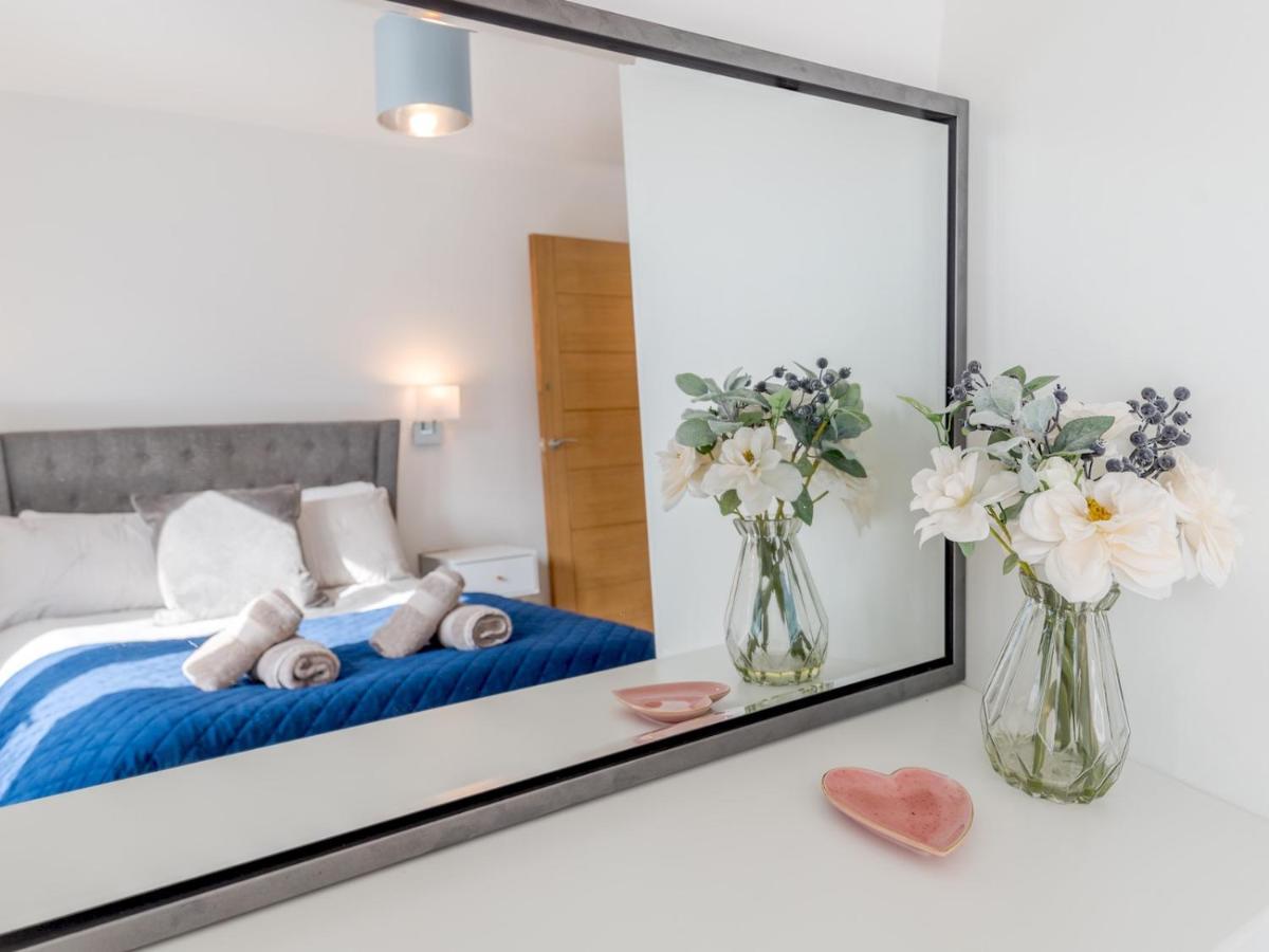 Pass The Keys Contemporary Apartment With Secure Parking Σριούσμπερι Εξωτερικό φωτογραφία